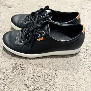 Woman’s Ecco Flats Shoes